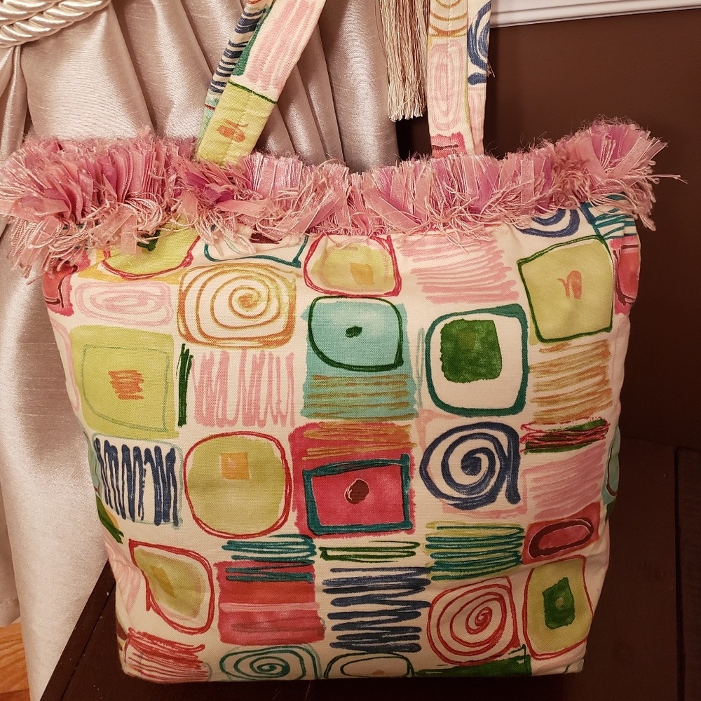 Multicolored tote with fringe trim